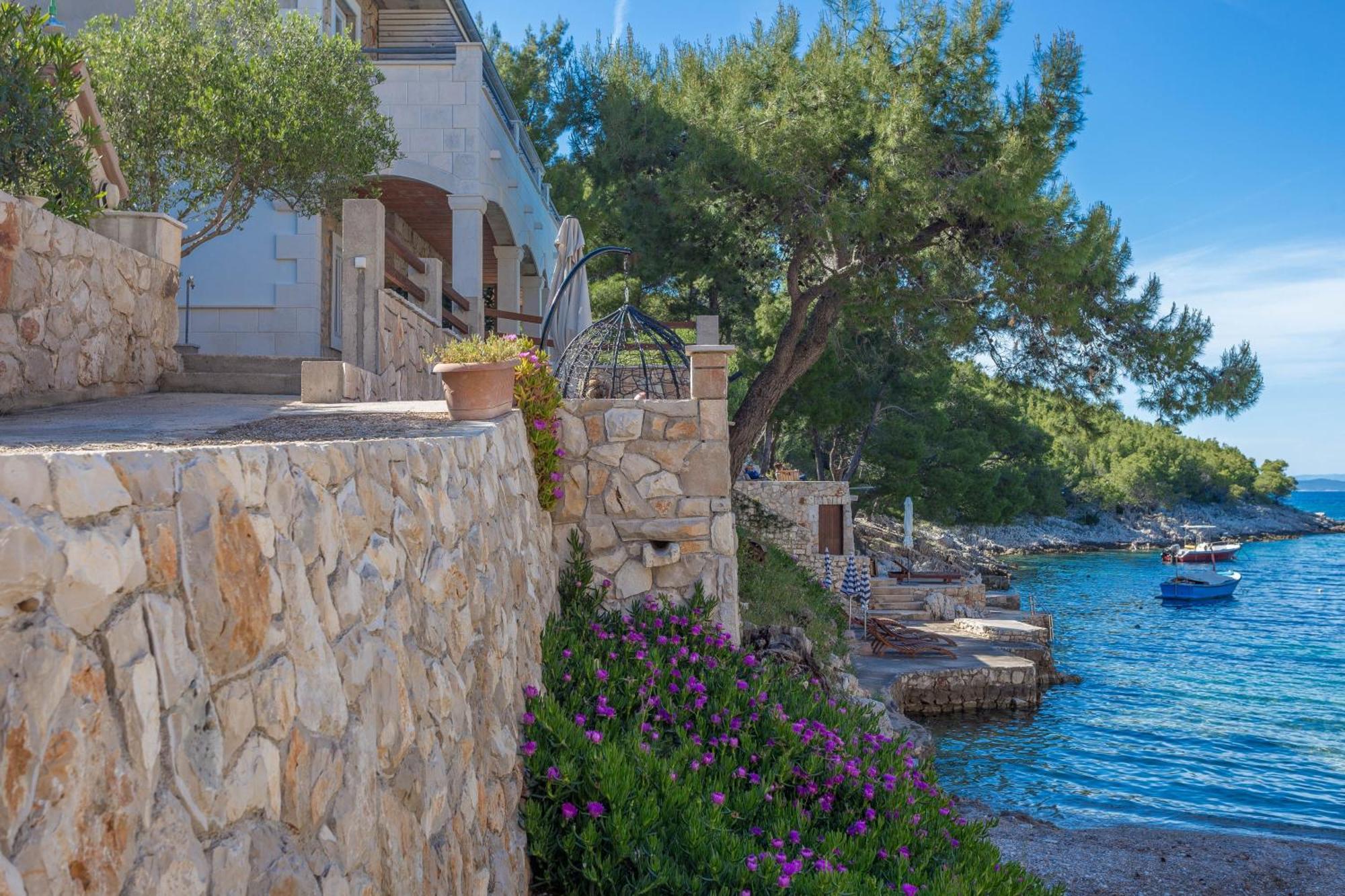 Apartment Zastupac 8761A Hvar Town Bagian luar foto