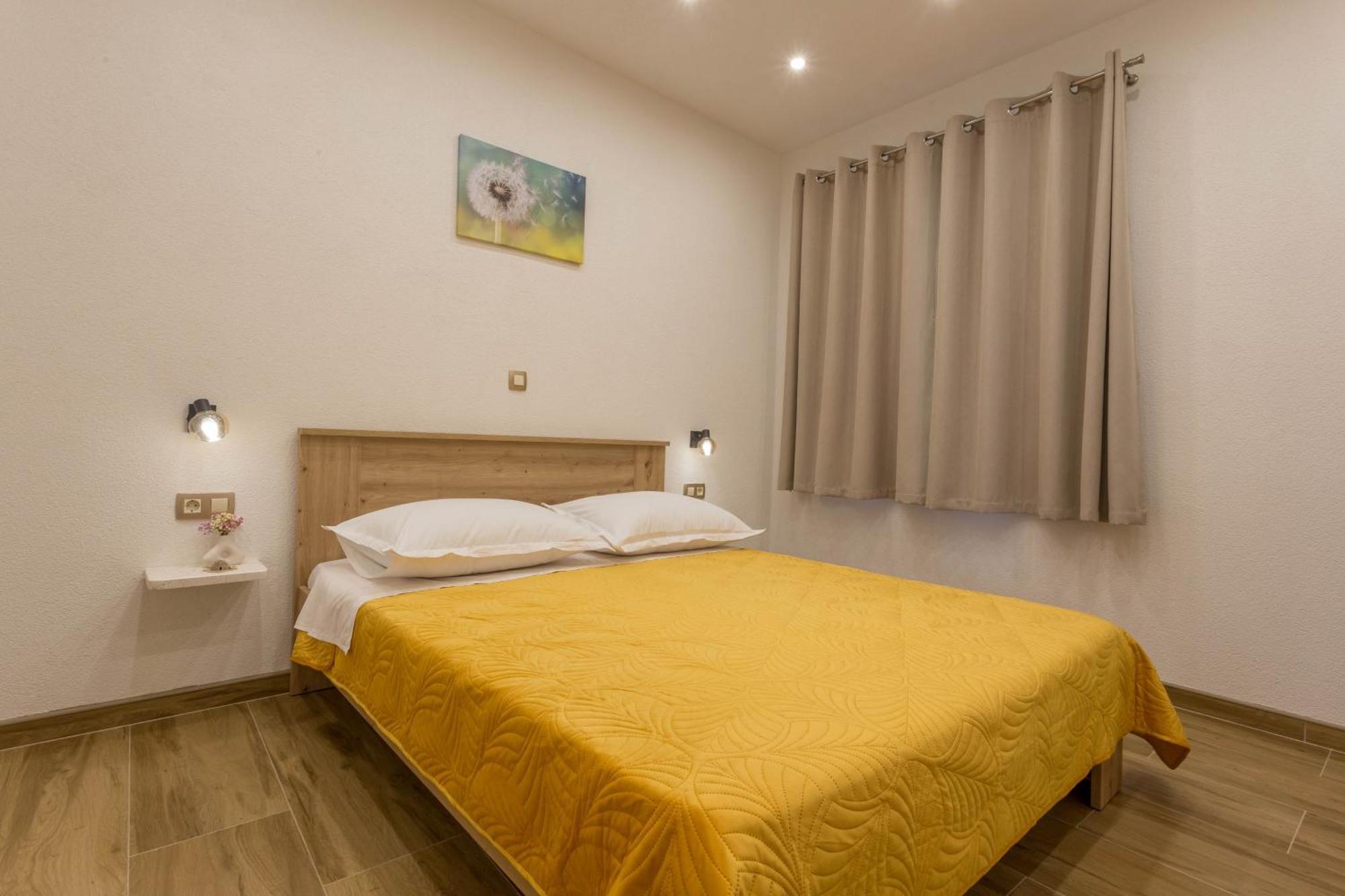 Apartment Zastupac 8761A Hvar Town Bagian luar foto