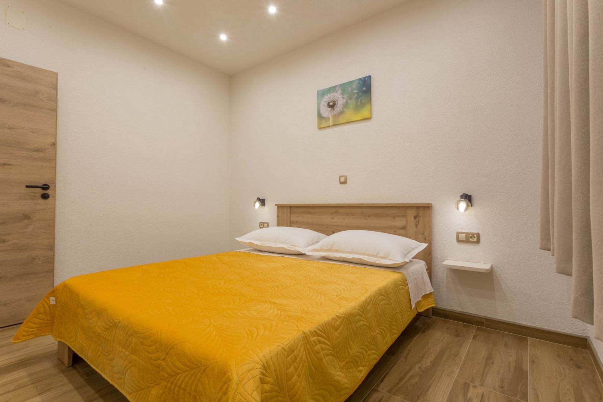 Apartment Zastupac 8761A Hvar Town Bagian luar foto