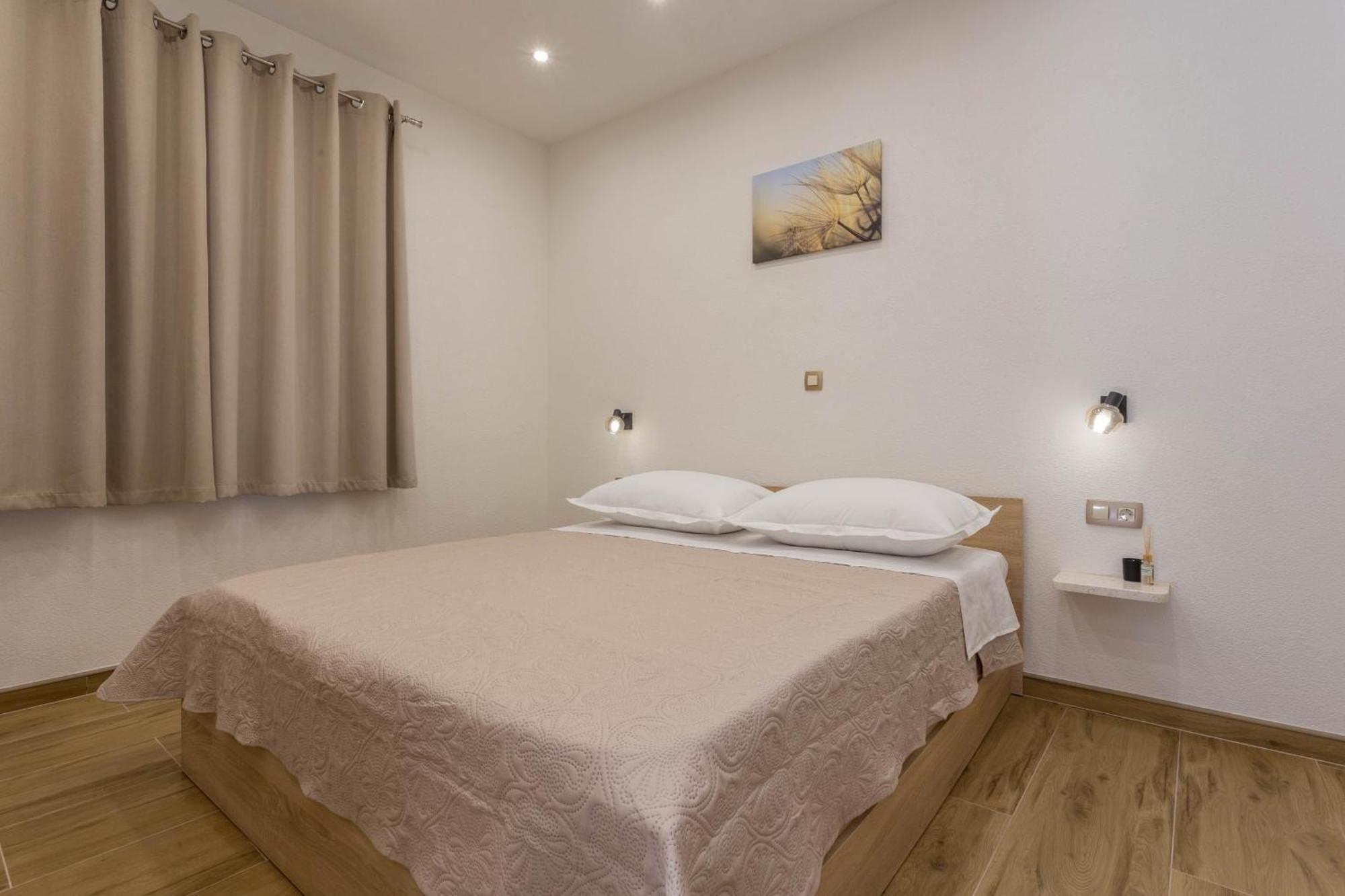 Apartment Zastupac 8761A Hvar Town Bagian luar foto