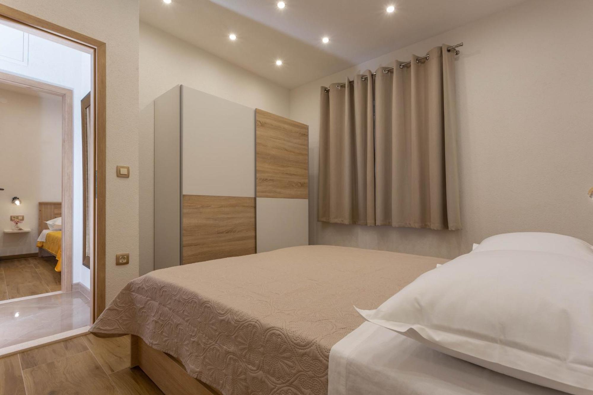 Apartment Zastupac 8761A Hvar Town Bagian luar foto